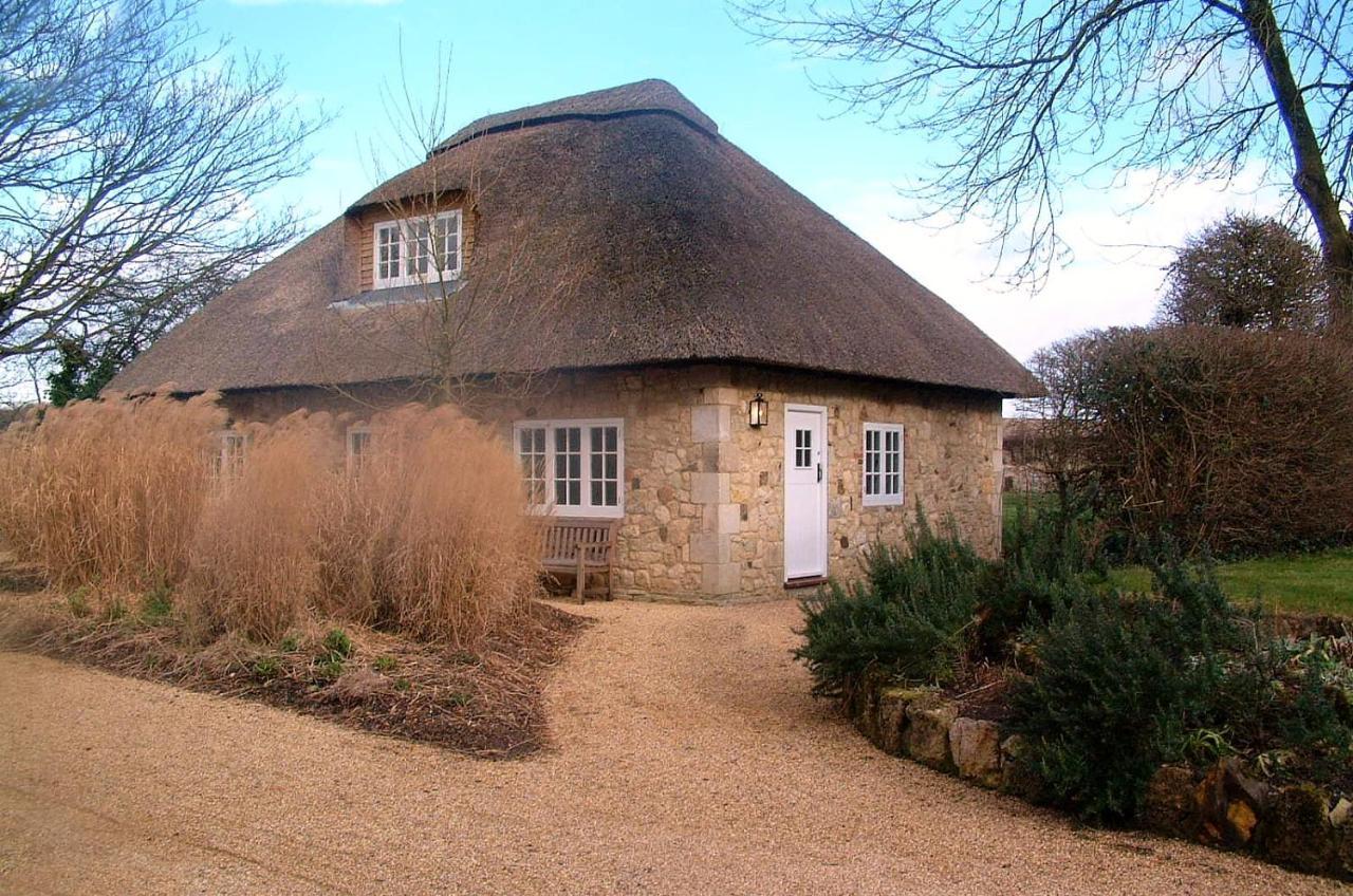 The Lodge: Adorable, Romantic Thatched Cottage Freshwater Esterno foto