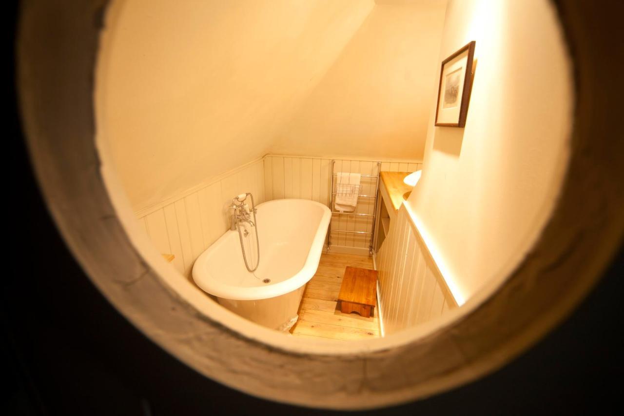 The Lodge: Adorable, Romantic Thatched Cottage Freshwater Esterno foto